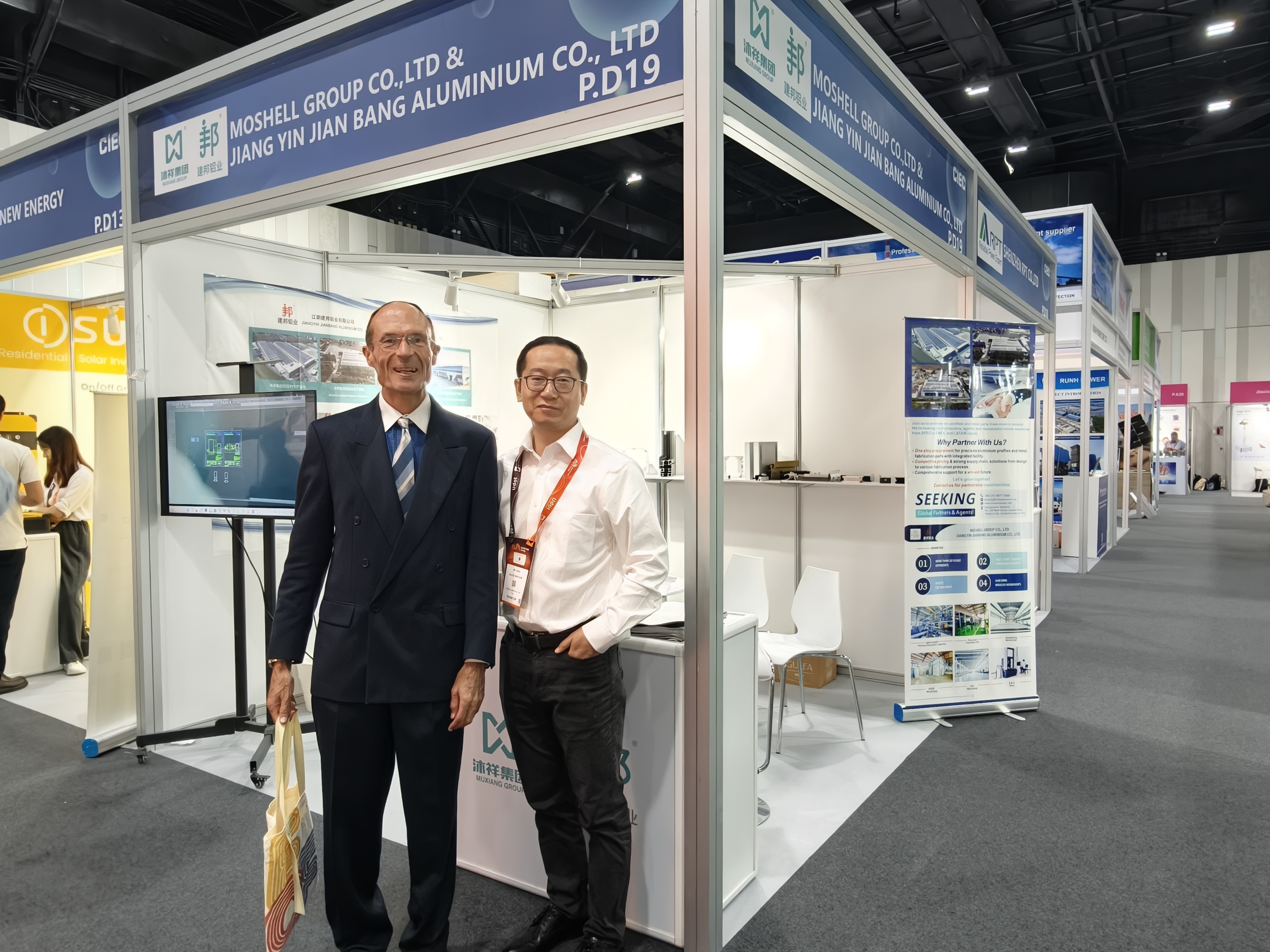 Muxiang Group präsentiert neue energiesparende Aluminiumprofile auf der Dubai Energy Exhibition
